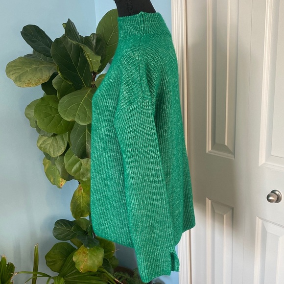 LOFT Vibrant Green Medium Knit Sweater With Adorable Sleeve Detail - Picture 5 of 7